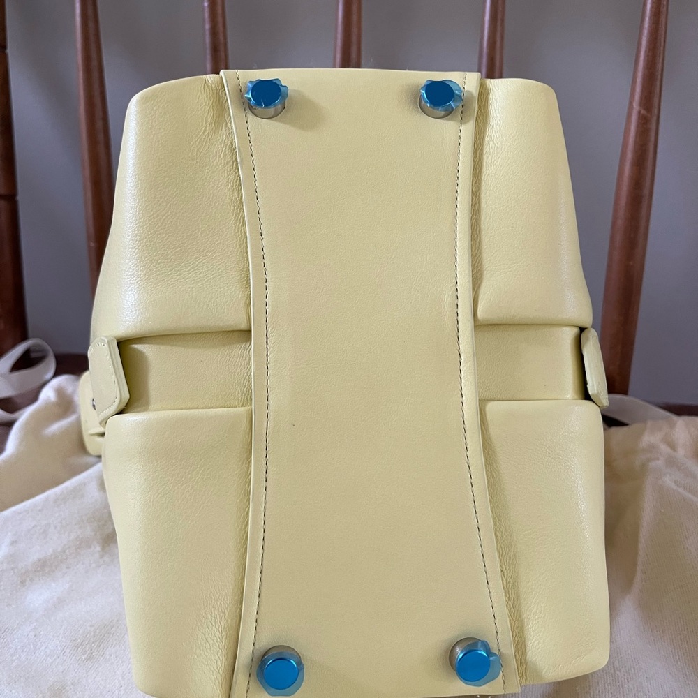 Advene Age Bag in yellow - like new with both straps. - Picture 7 of 7